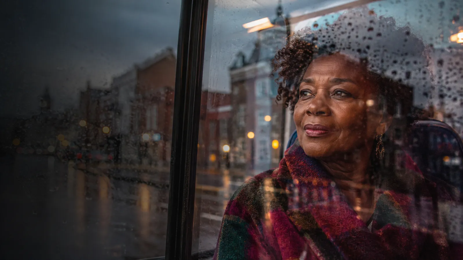 Femme mature dans les transports en Belgique